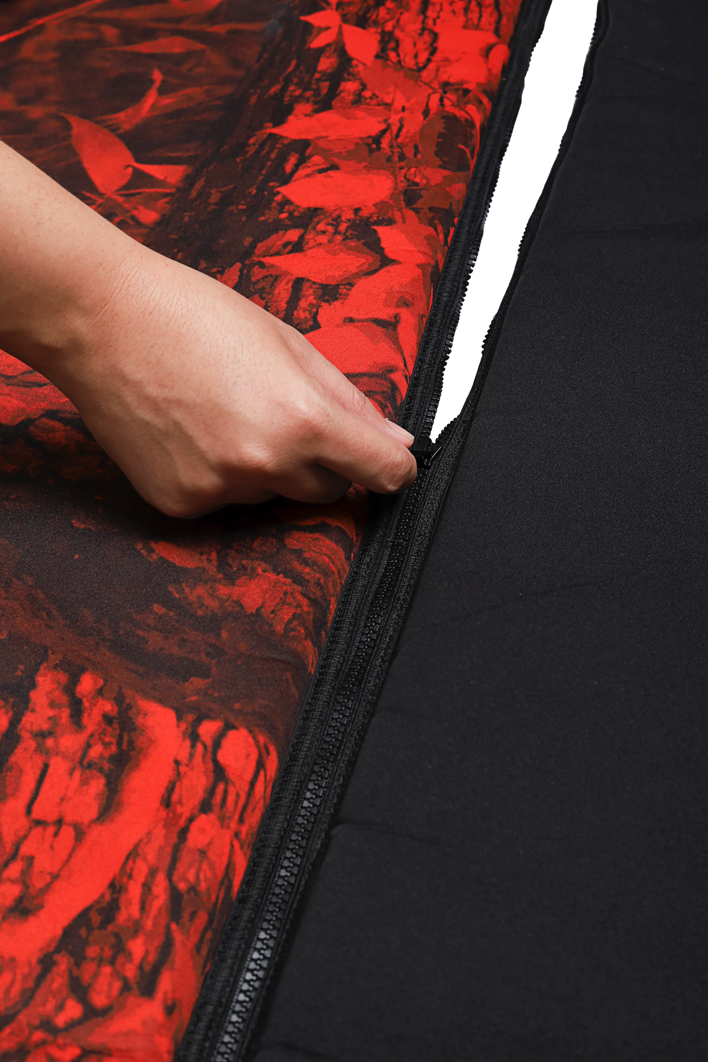 Colchoneta Flotante Roja Camuflada para Mar, Piscina y Río – Flotador Acolchado Enrollable | KROBI